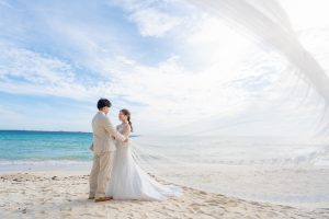 与那覇前浜でウェディングフォト撮影。シエロ宮古島ガーデンヴィラ撮影