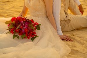 与那覇前浜で撮影したサンセットフォト。サンセットをバックにしたイメージカット。